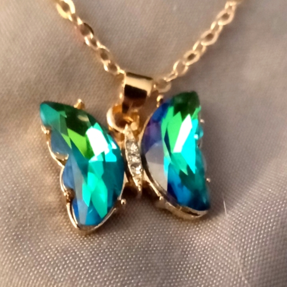 MYSTIC TOPAZ SHADES OF GREENS BUTTERFLY PENDANT 8 KT 22-IN GOLD / STERLING CHAIN